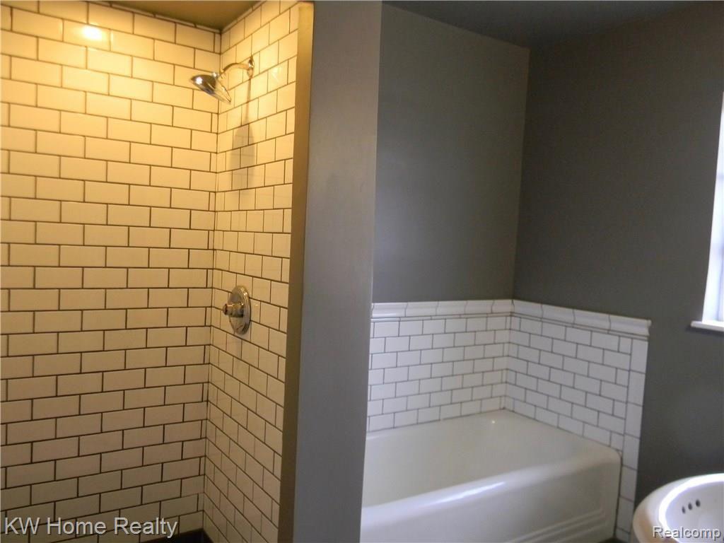 16814 Edinborough Road Detroit, MI 48219 - Photo 9 of 13