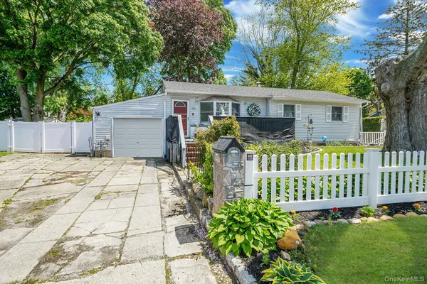 $589,999 | 85 Applegate Drive, Central Islip, NY 11722