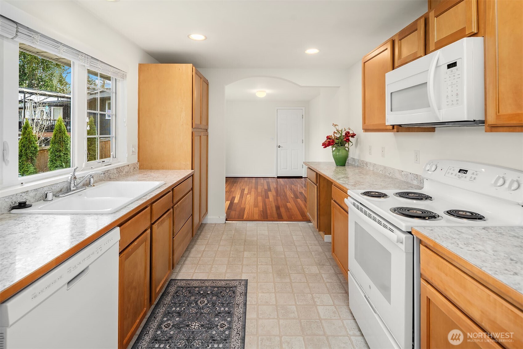 23700 77th Avenue West Edmonds, WA 98026 - Photo 5 of 28