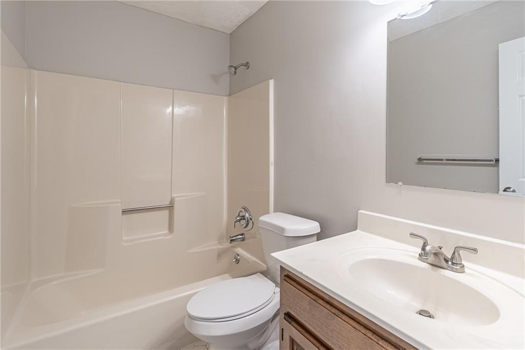 736 Singley Drive Lawrenceville, GA 30044 - Photo 20 of 33 a bathroom with a toilet a sink a mirror and a bathtub
