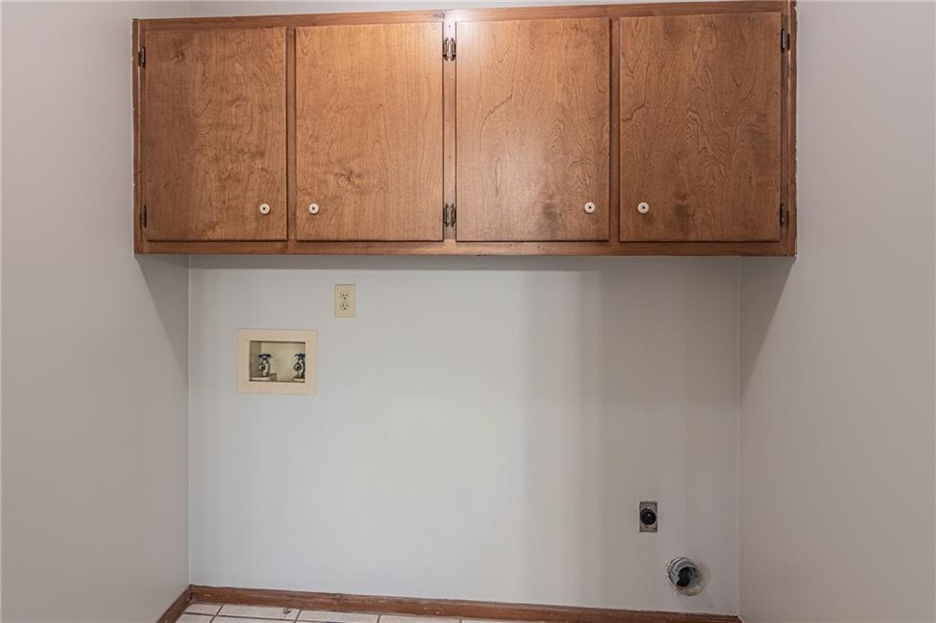 736 Singley Drive Lawrenceville, GA 30044 - Photo 27 of 33 a view of a mirror