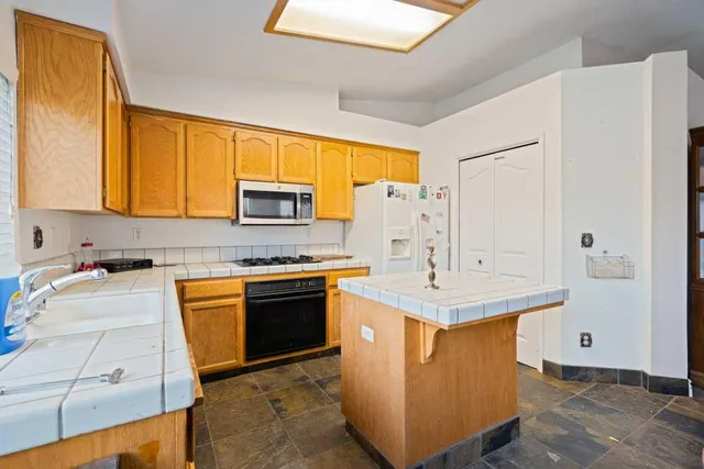 $625,000 | 1940 Sycamore Court, Hollister, CA 95023