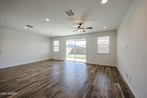 $2,800 | 7591 West Honeysuckle Drive, Peoria, AZ 85383