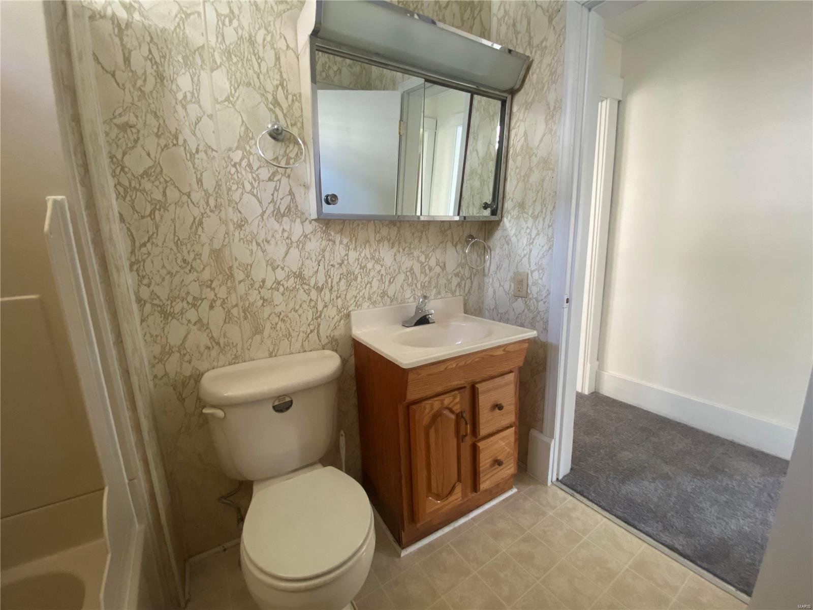 725 Rice Street Wood River, IL 62095 - Photo 11 of 28 Gallery Image 11