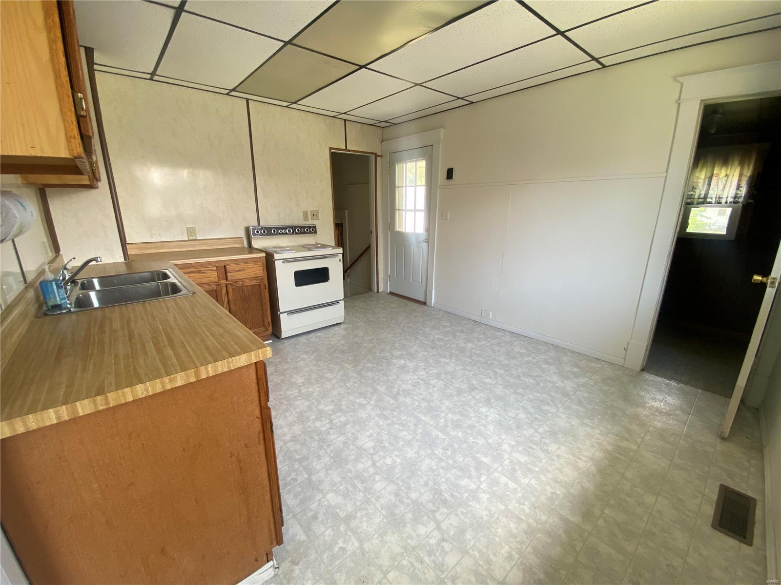 725 Rice Street Wood River, IL 62095 - Photo 14 of 28 Gallery Image 14