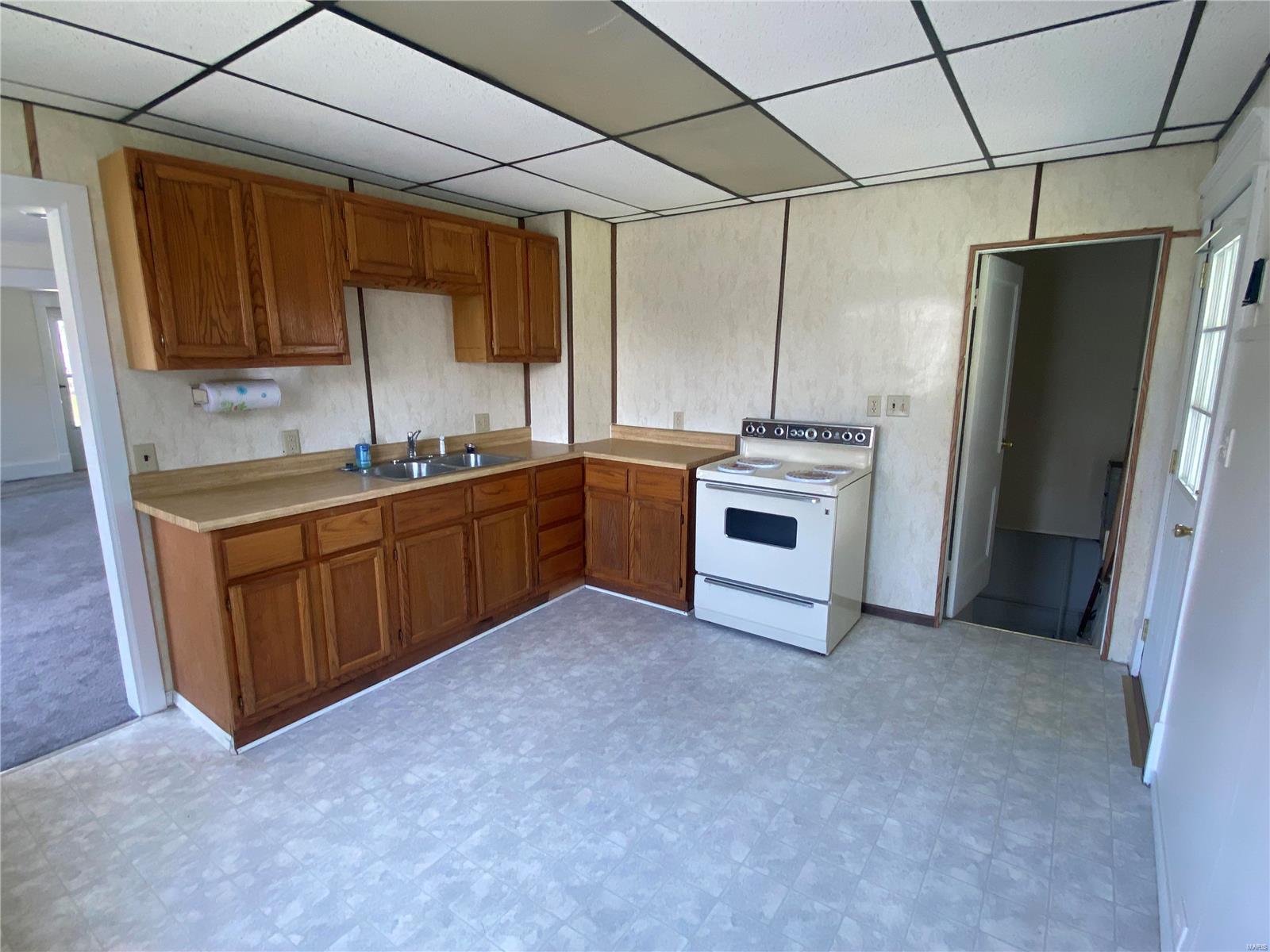 725 Rice Street Wood River, IL 62095 - Photo 15 of 28 Gallery Image 15