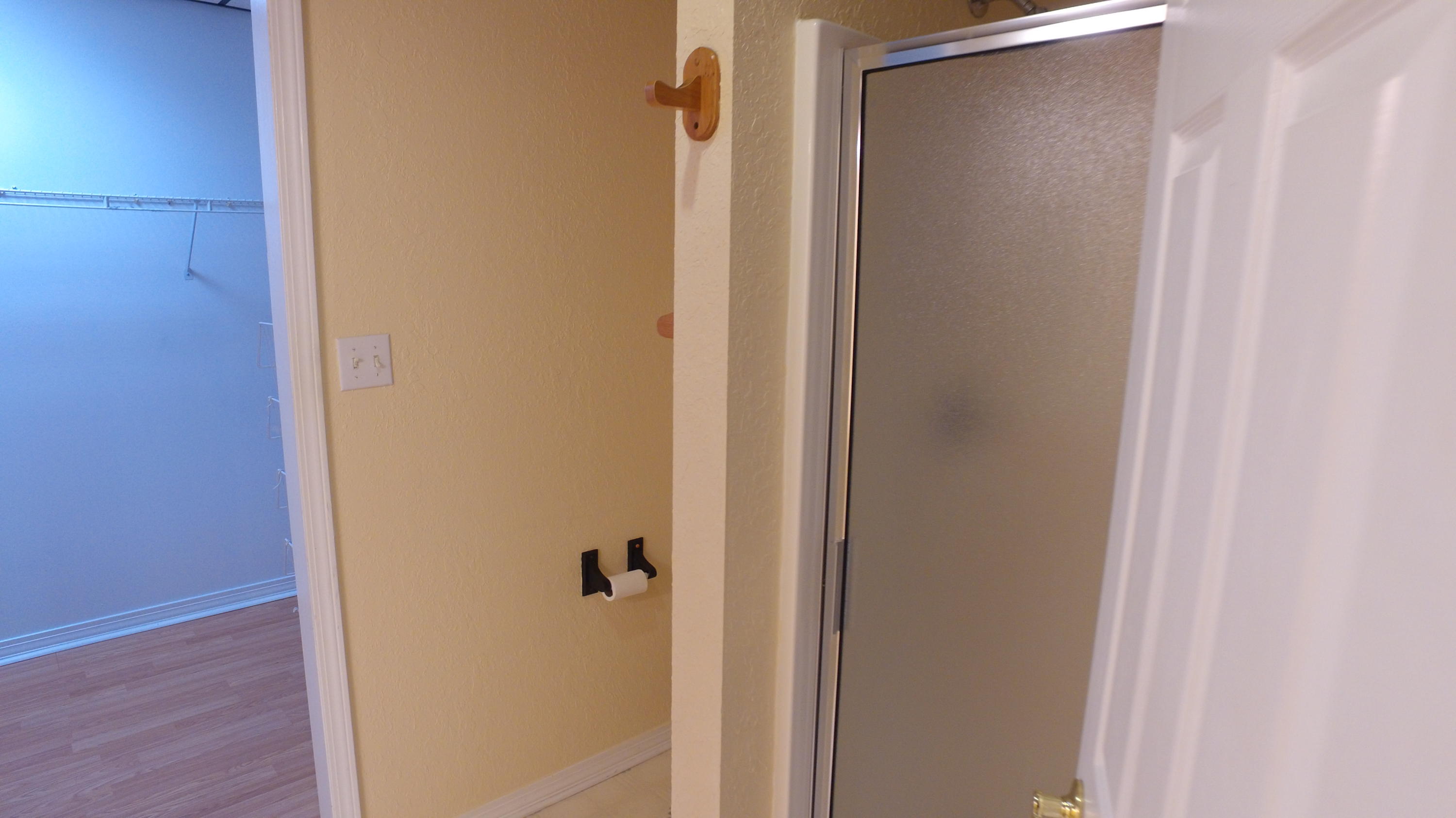 564 Ridge Lake Road Crestview, FL 32536 - Photo 20 of 58 a bathroom with a shower