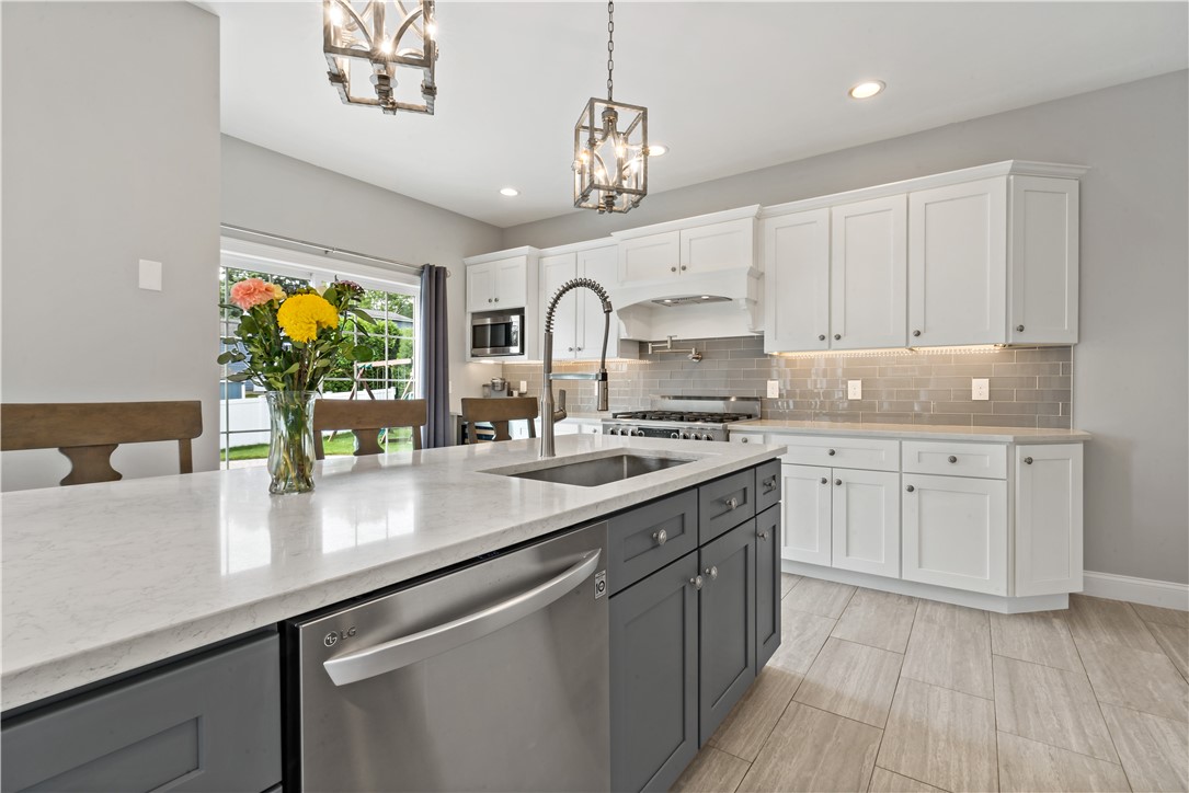 54 Michael Drive Bristol, RI 02809 - Photo 18 of 49