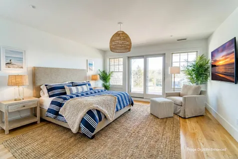 $699,000 | 68 Foster Avenue, Unit 4 4, Hampton Bays, NY 11946