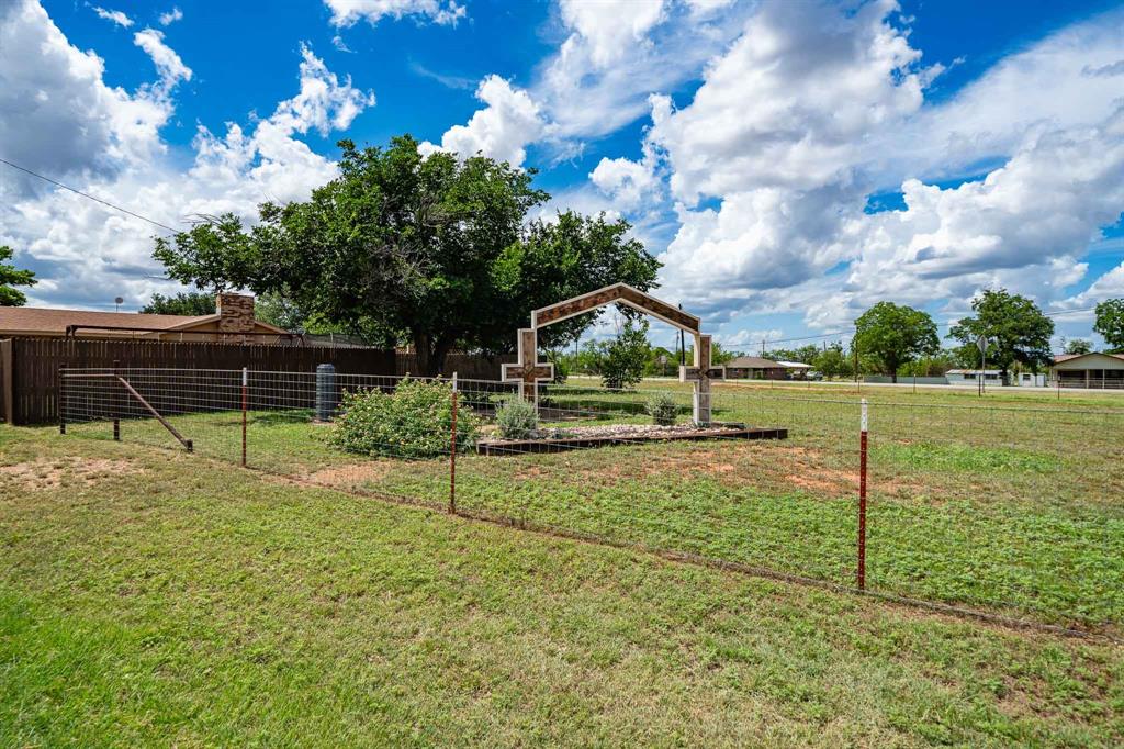 616 West Main Street Bronte, TX 76933 - Photo 36 of 39