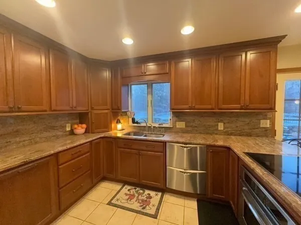 $759,900 | 94 East Charlton Road, Spencer, MA 01562