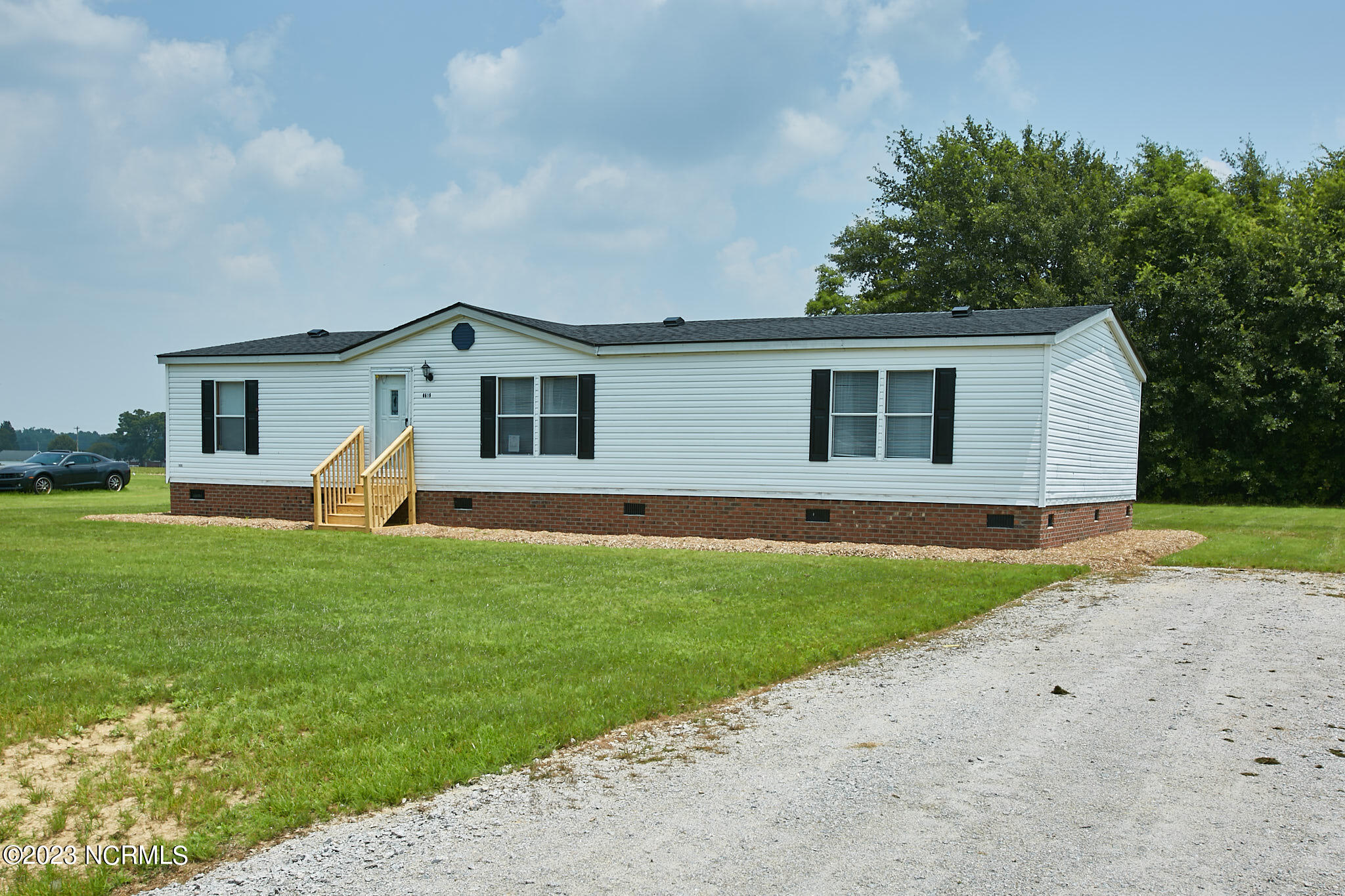 8619 Ransom Ln - Front Right