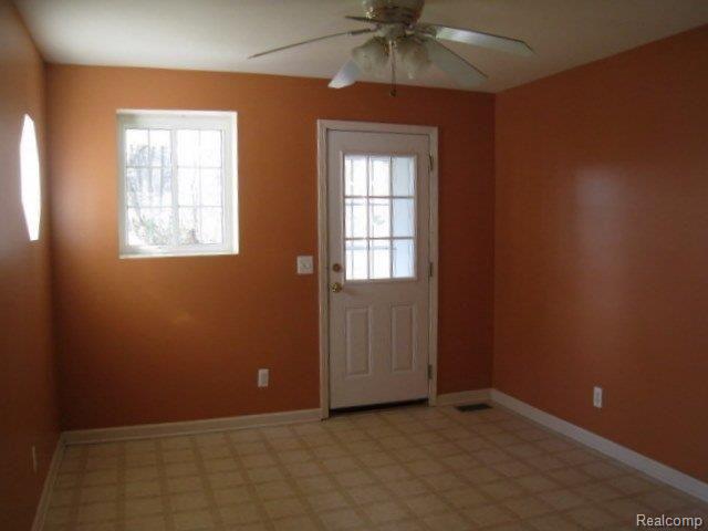4657 Eagle Road Highland, MI 48356 - Photo 2 of 8 Entry