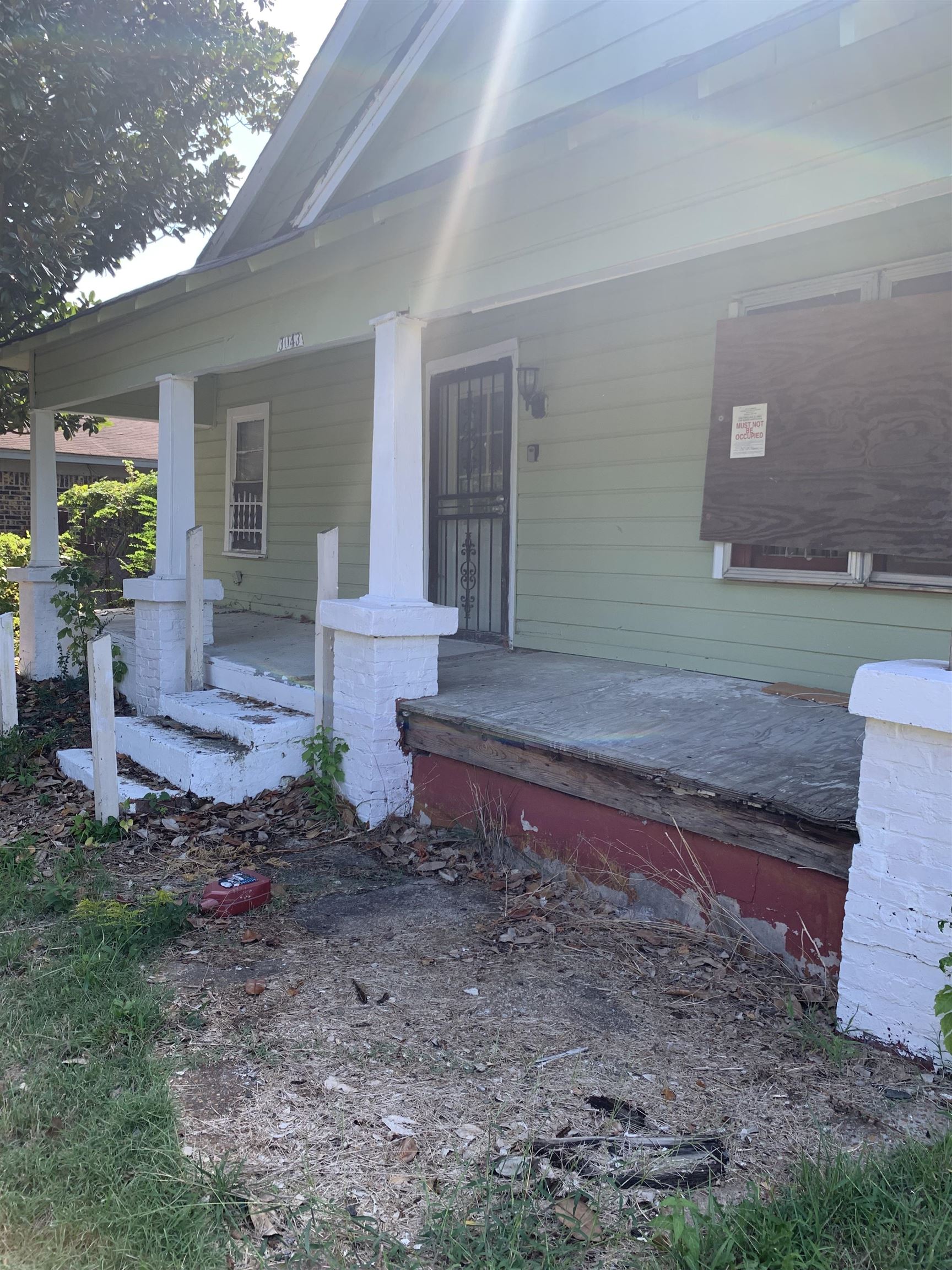 3043 Sax Road Memphis, TN 38109 - Photo 2 of 6 a view of a house with backyard and garden
