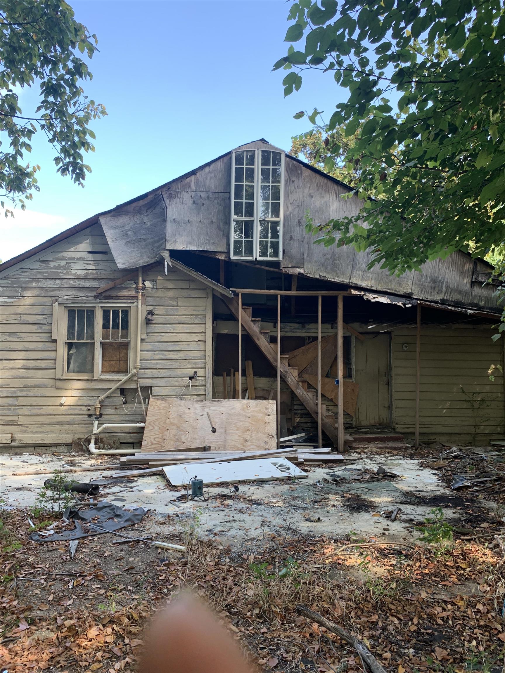 3043 Sax Road Memphis, TN 38109 - Photo 4 of 6 front view of a house with a yard