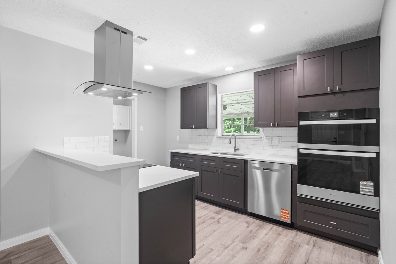 13400 Nicholson Road Conroe, TX 77303 - Photo 12 of 36 Newly remodeled kitchen with stainless steel electric appliances.
