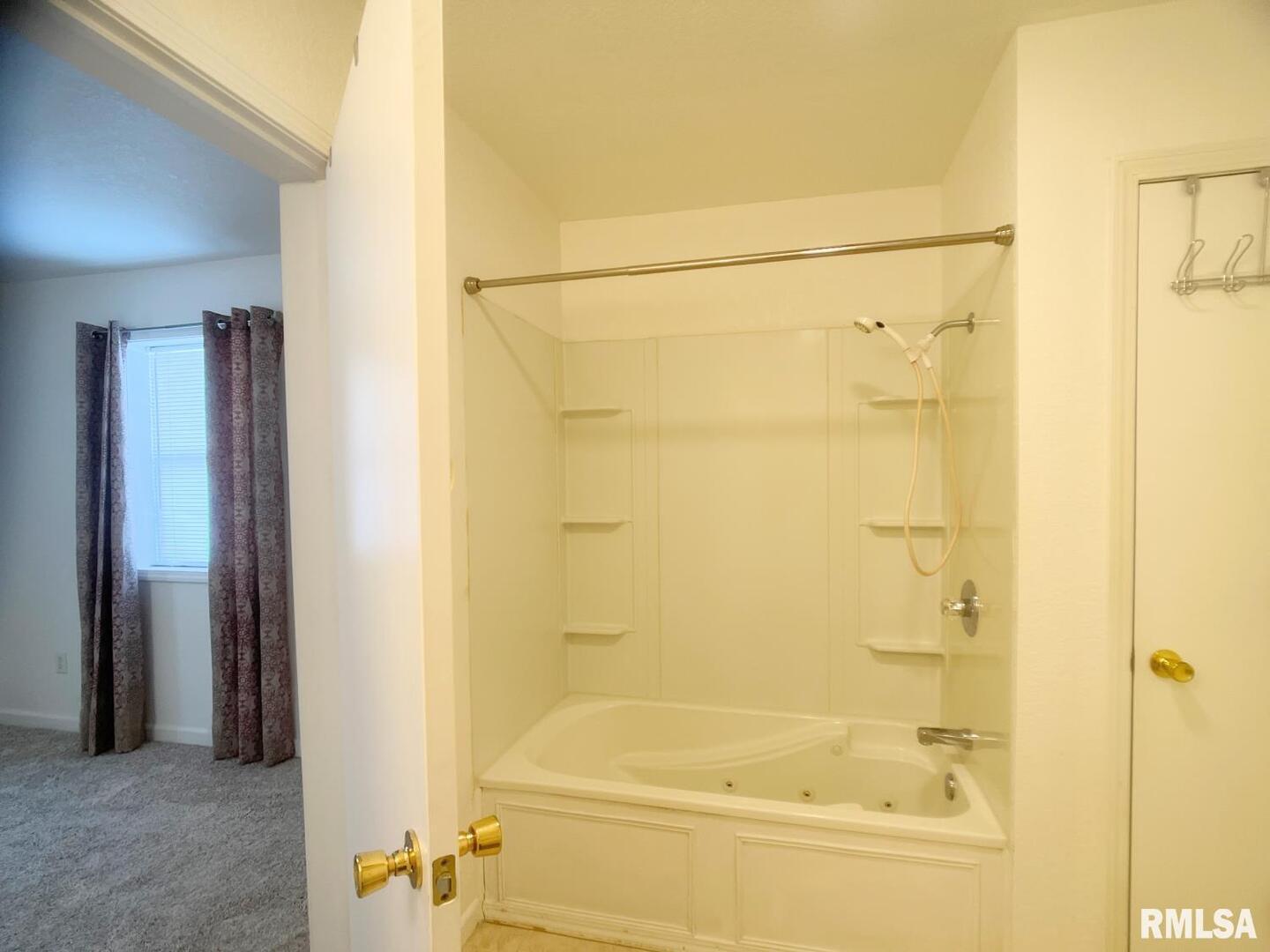 617 North 10th Street Herrin, IL 62948 - Photo 13 of 22 a bathroom with a bathtub and a shower