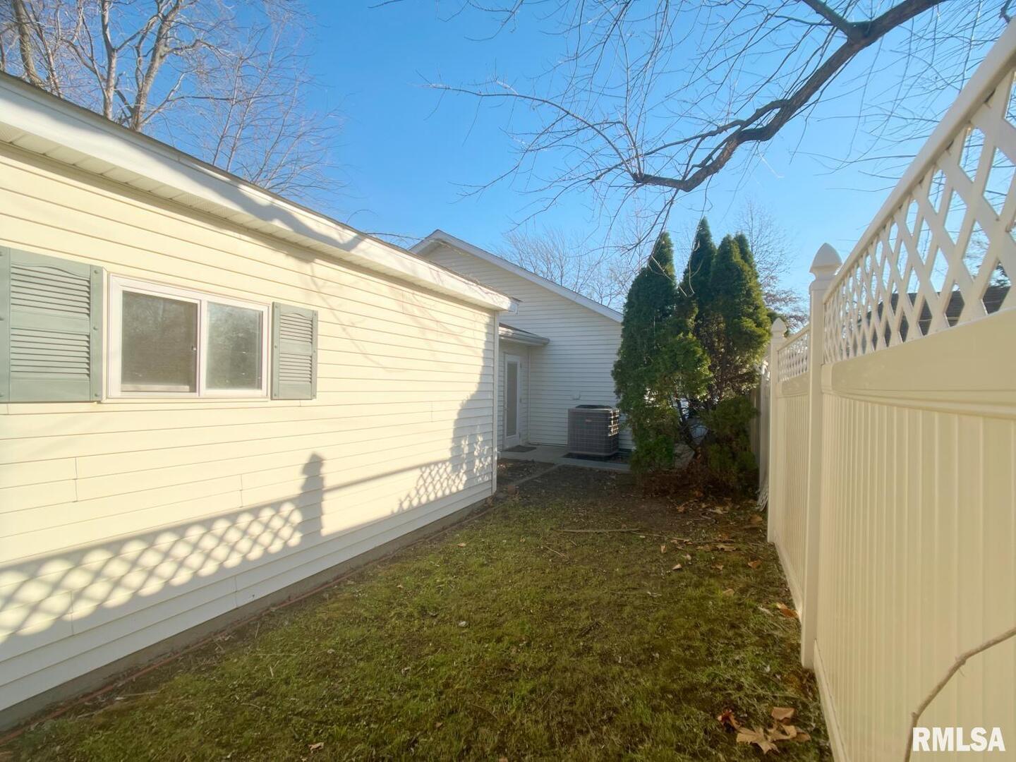 617 North 10th Street Herrin, IL 62948 - Photo 19 of 22 a view of a backyard of the house