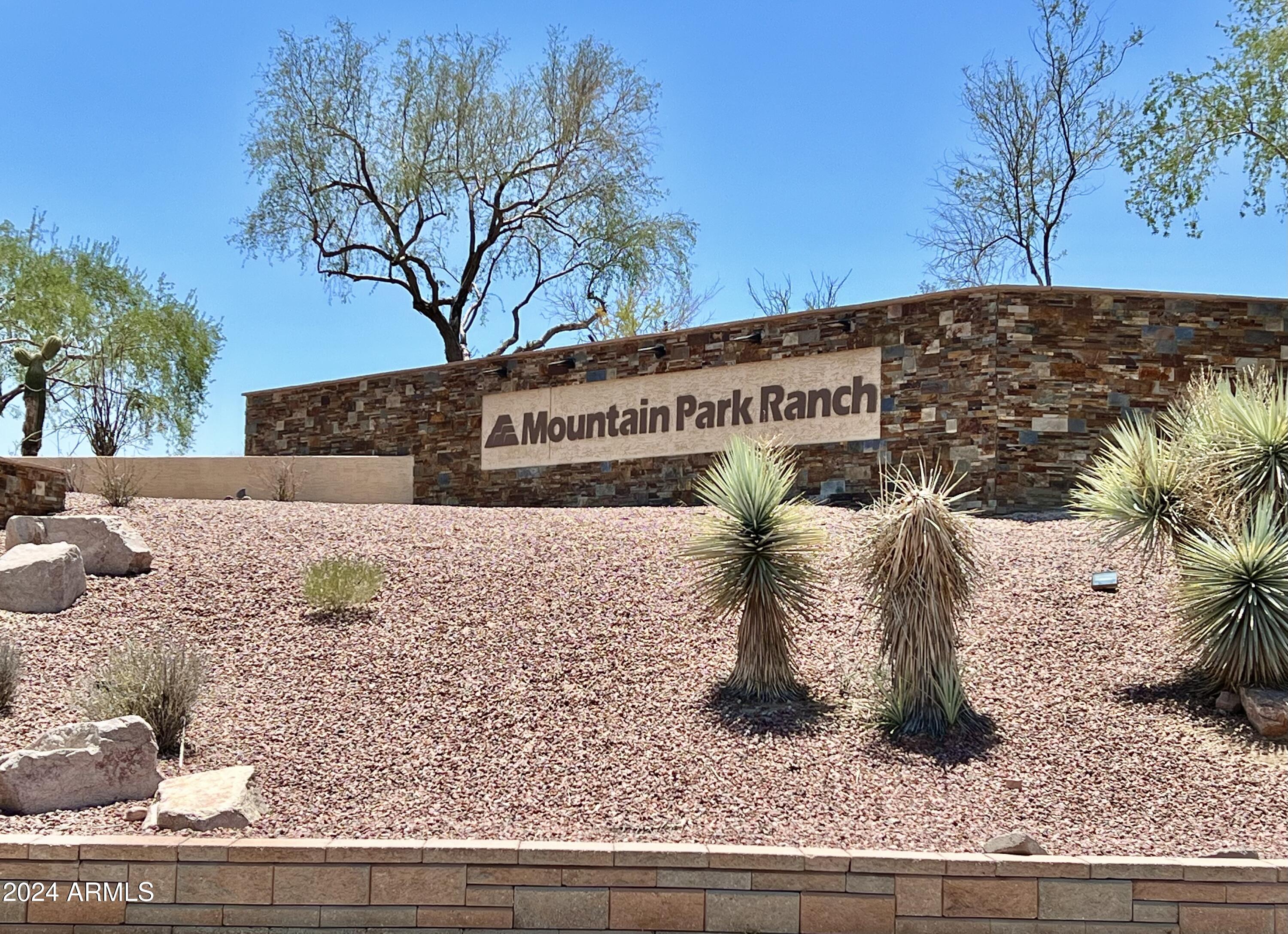 13643 South 36th Way Phoenix, AZ 85044 - Photo 28 of 32 a sign that is on the side of a road