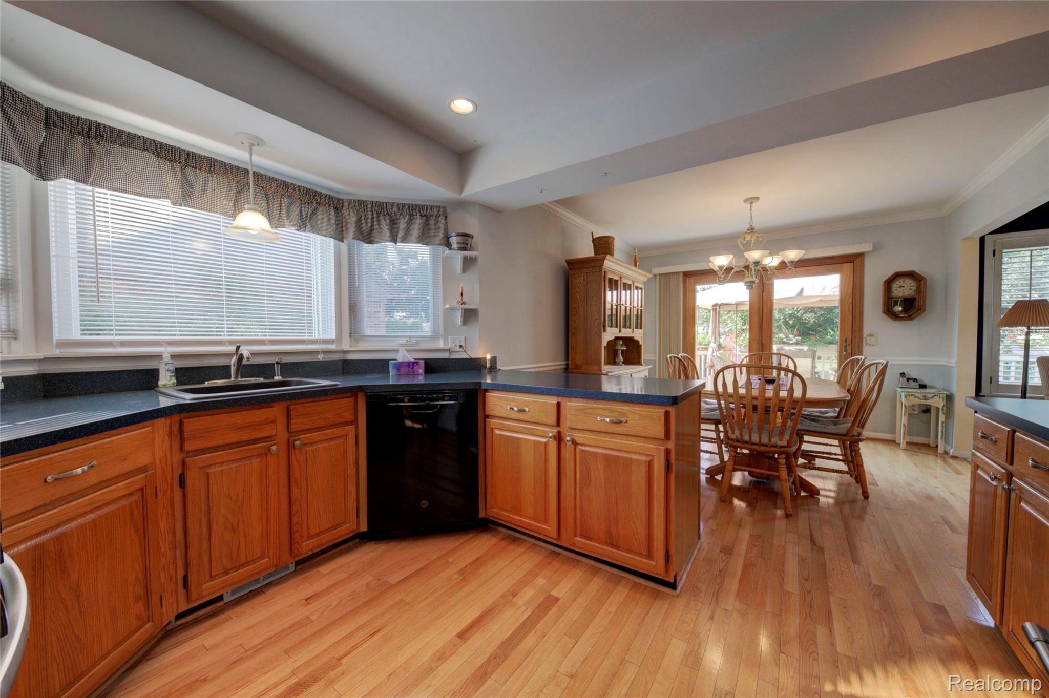 45133 Rector Drive Canton, MI 48188 - Photo 14 of 36 14 Kitchen.jpg