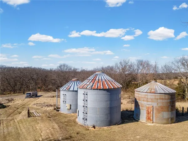 $1,050,000 | 3919 Southwest State Rte T, Polo, MO 64671