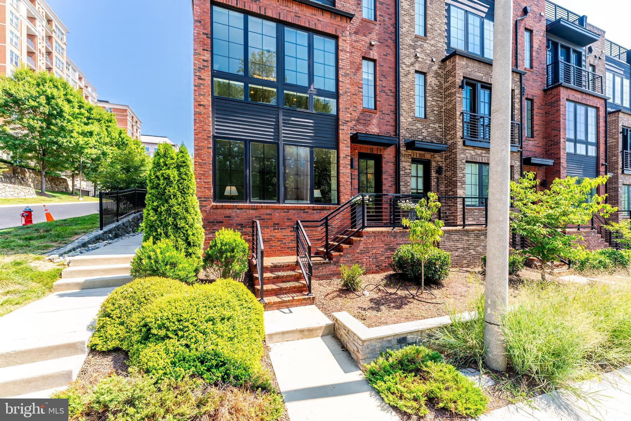 11748 Sunrise Valley Drive Reston, VA 20191 - Photo 3 of 60