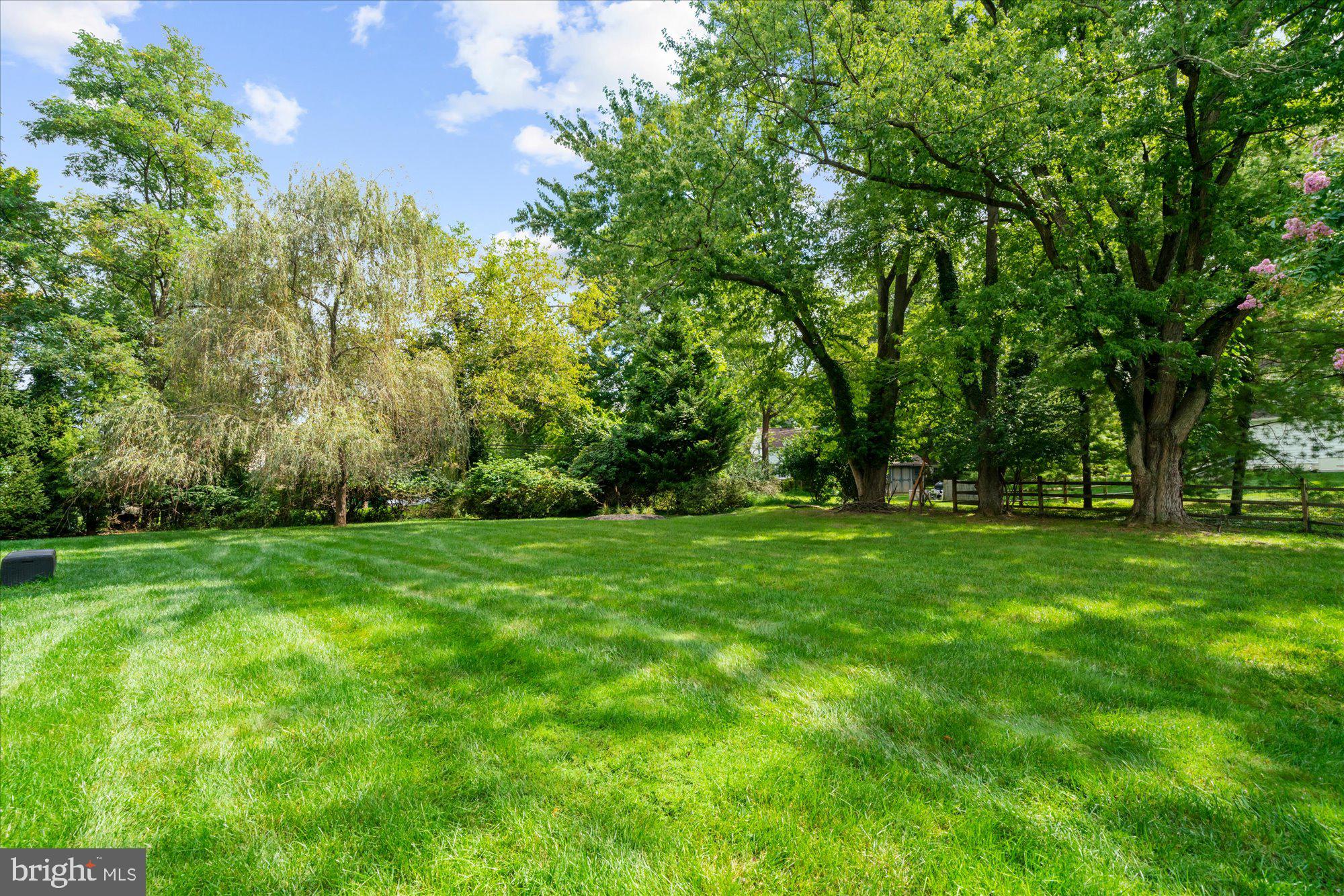 280 County Line Road Wayne, PA 19087 - Photo 42 of 46 Side yard view