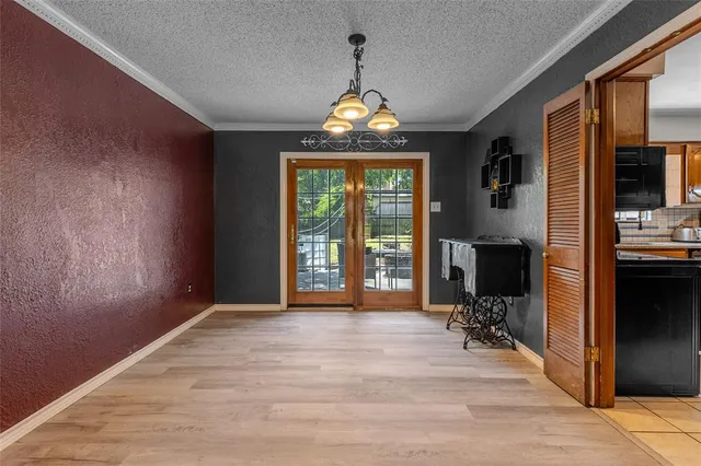 a view of livingroom with hardwood floor and a ceiling fan