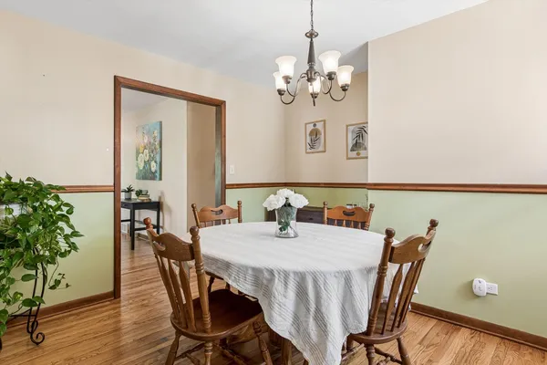 $450,000 | 5324 Clover Drive, Lisle, IL 60532