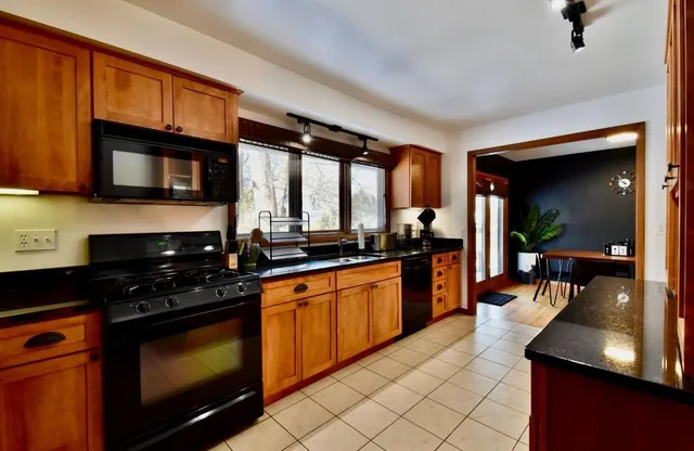 $6,995 | 239 Byrondale Avenue, Wayzata, MN 55391