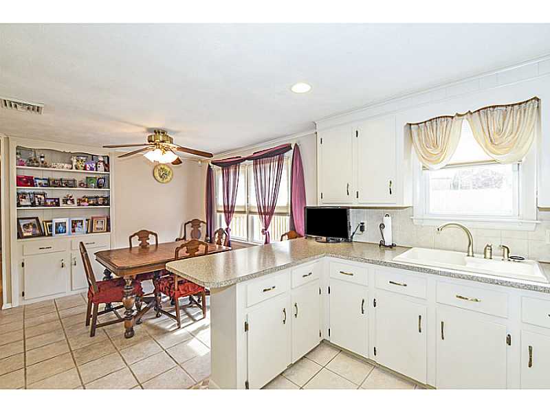 11 Eagle Road Cranston, RI 02920 - Photo 4 of 23 Kitchen.