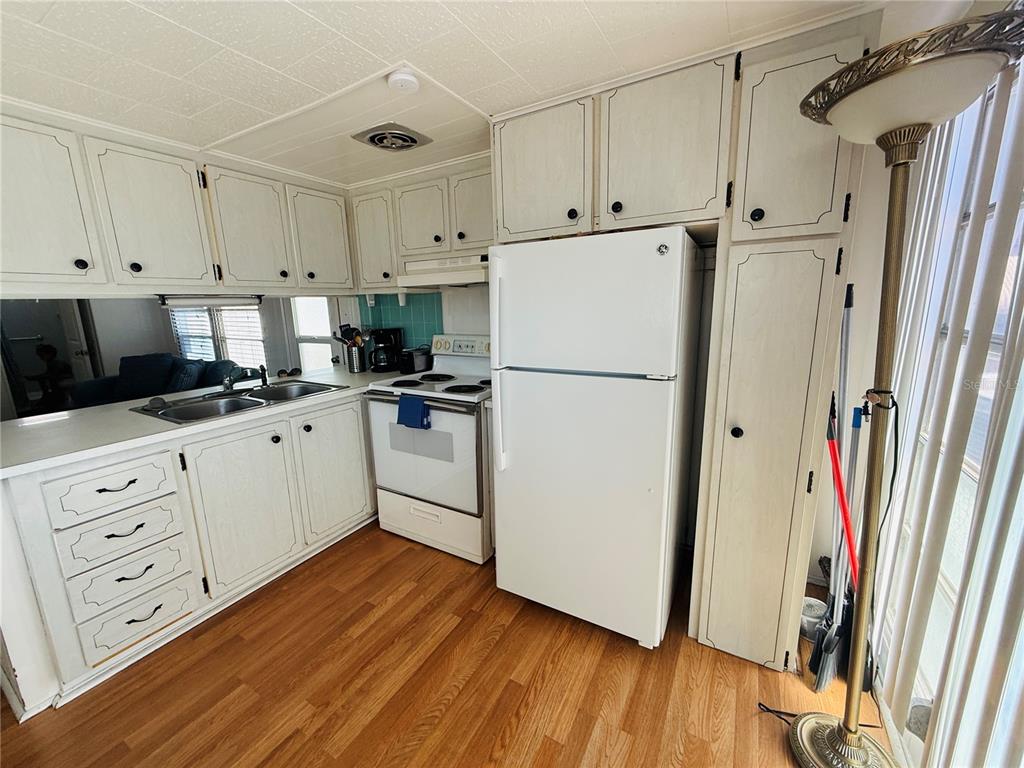 4851 West Gandy Boulevard, Unit B3L15 Tampa, FL 33611 - Photo 13 of 34
