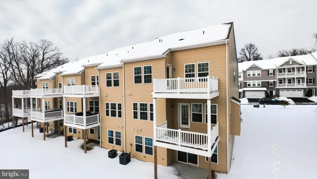 a view of a house with backyard and deck