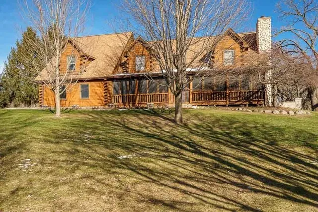 $530,000 | 7334 Hawthorne Ridge, Roscoe, IL 61073