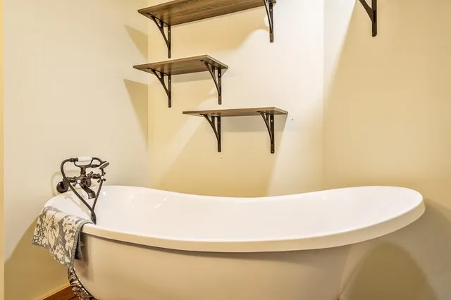 $530,000 | 7334 Hawthorne Ridge, Roscoe, IL 61073