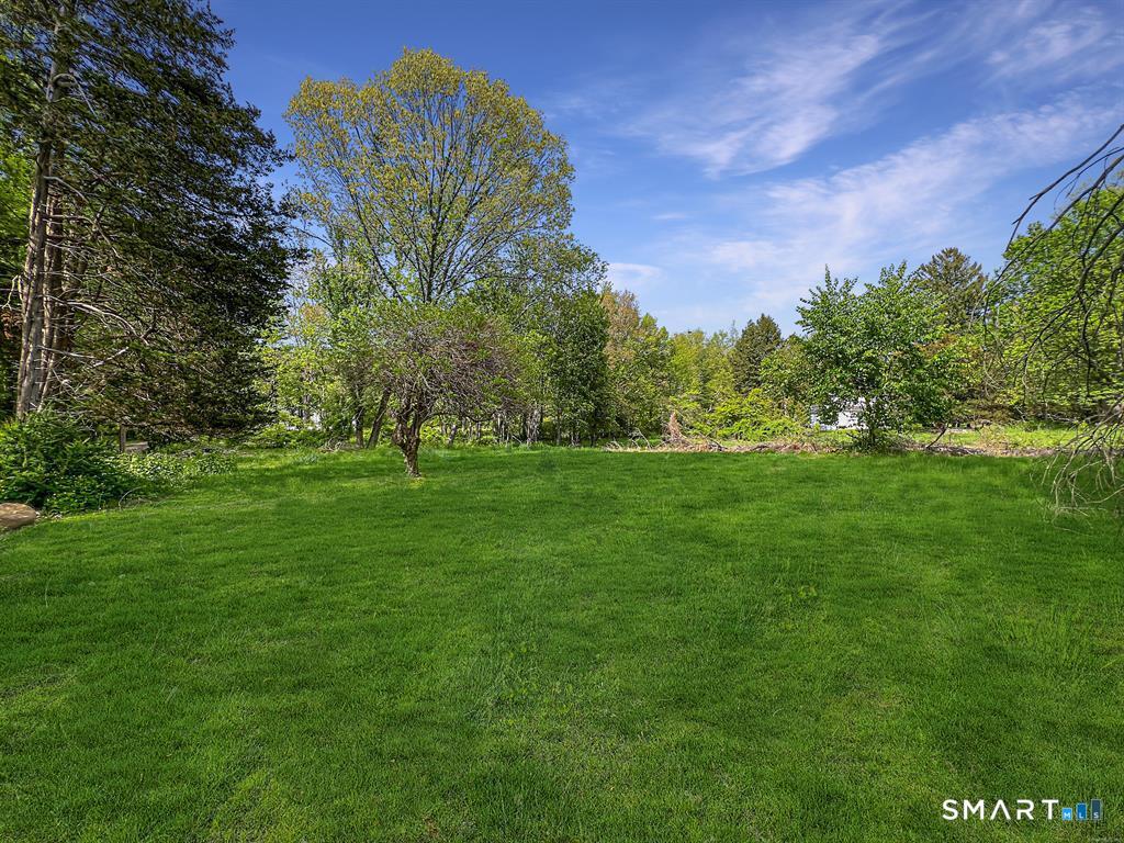 180 Catamount Road Fairfield, CT 06824 - Photo 2 of 5