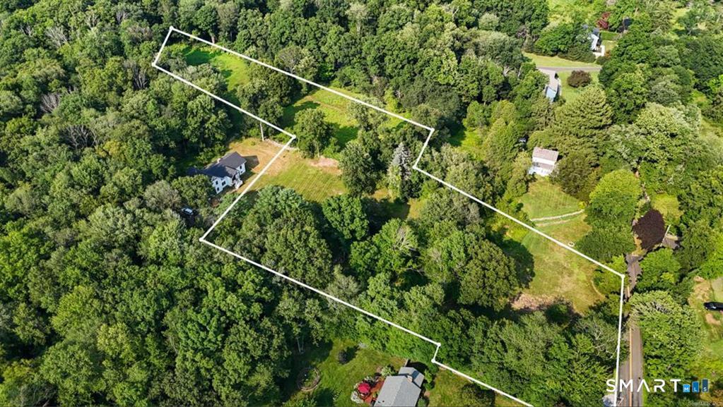 180 Catamount Road Fairfield, CT 06824 - Photo 5 of 5 a view of a tennis court