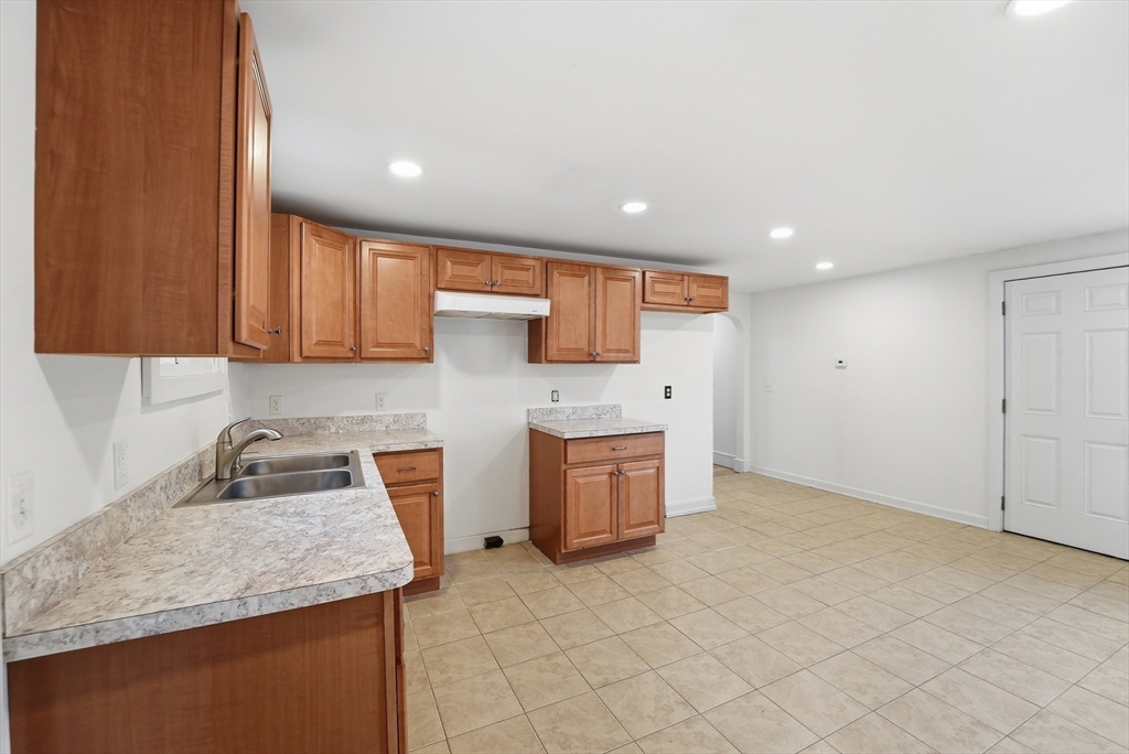 1016 Chestnut Street Palmer, MA 01069 - Photo 16 of 33