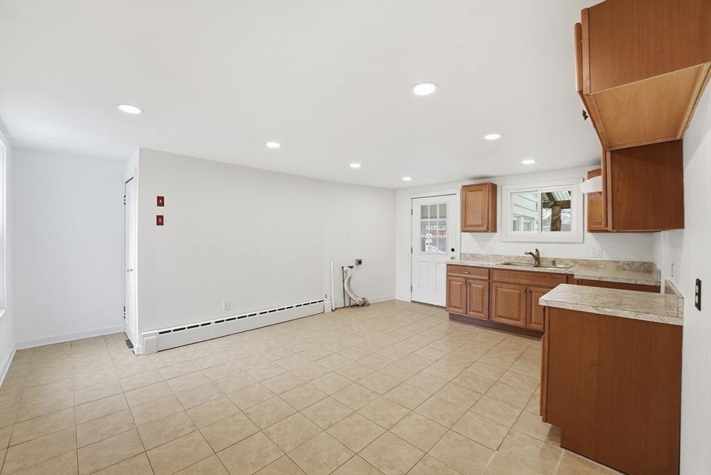 1016 Chestnut Street Palmer, MA 01069 - Photo 17 of 33