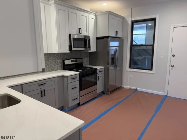 $2,800 | 37 6th Street, Harrison, NJ 07029