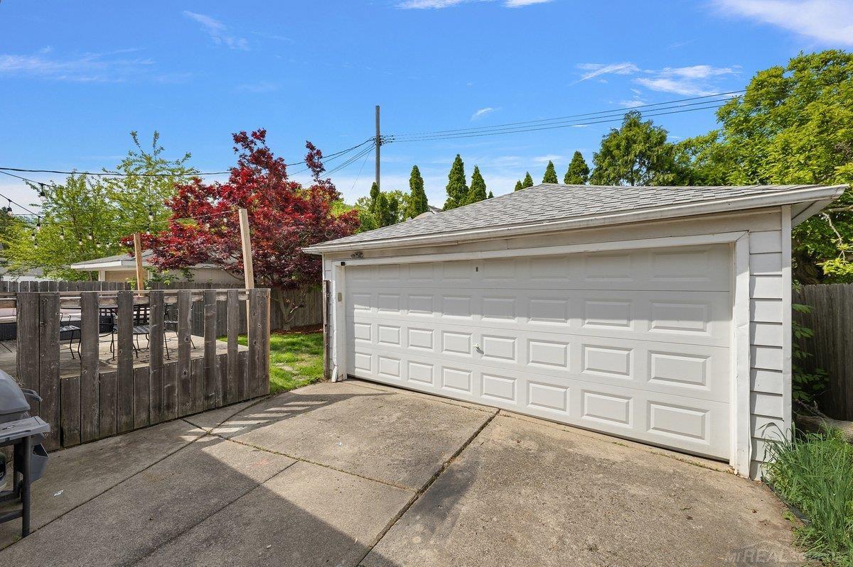 1084 Vernier Road Grosse Pointe, MI 48236 - Photo 28 of 32 50176370-9e9021b4-42cb-4bfa-9e59-a61e9b0369d6.JPG