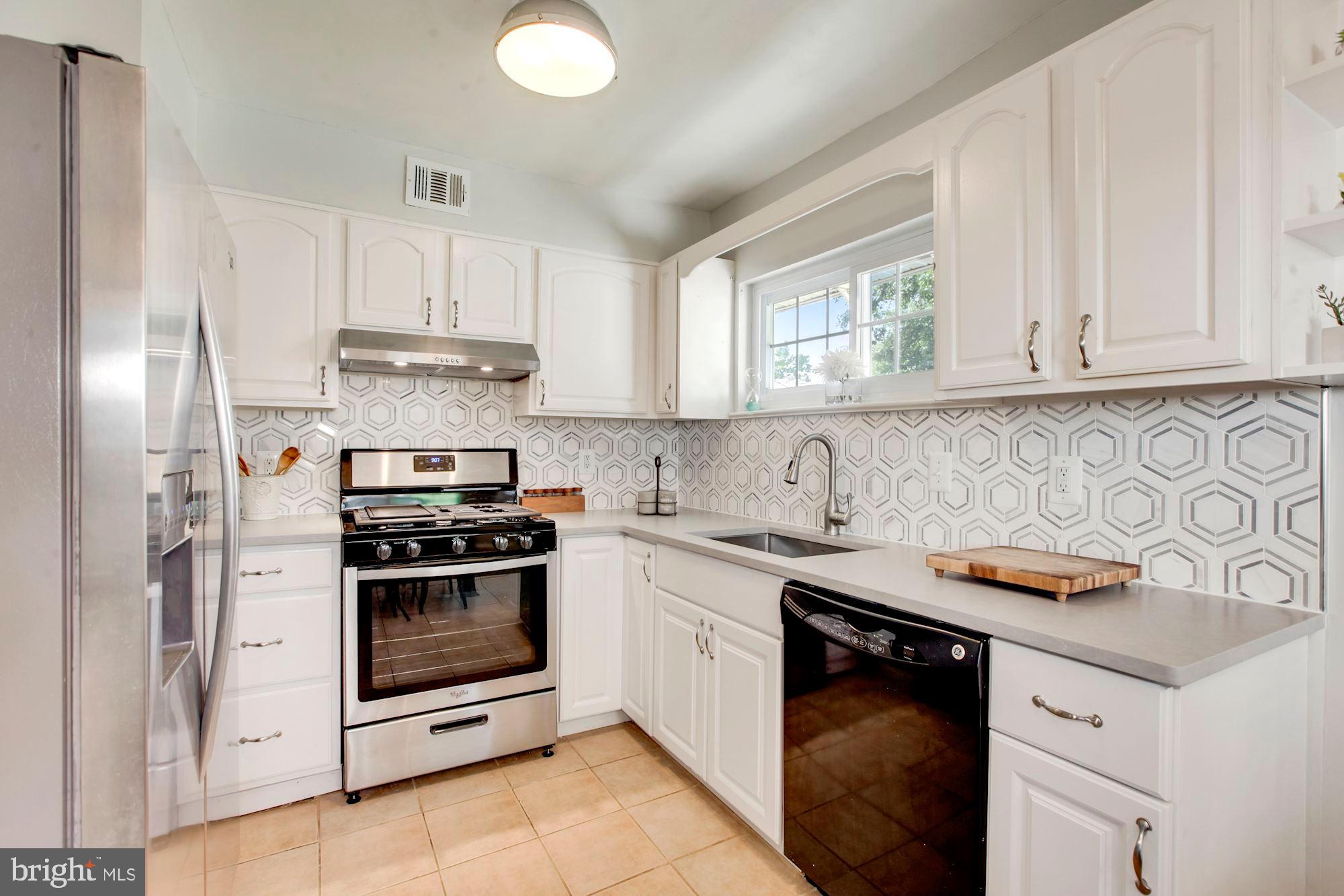 708 Justin Way Silver Spring, MD 20901 - Photo 7 of 30 Phenomenal kitchen- Silestone Quartz counters!