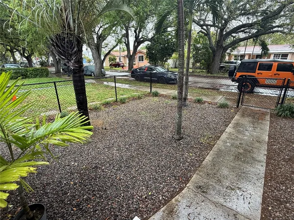 $2,500 | 1921 Jefferson Street, Hollywood, FL 33020