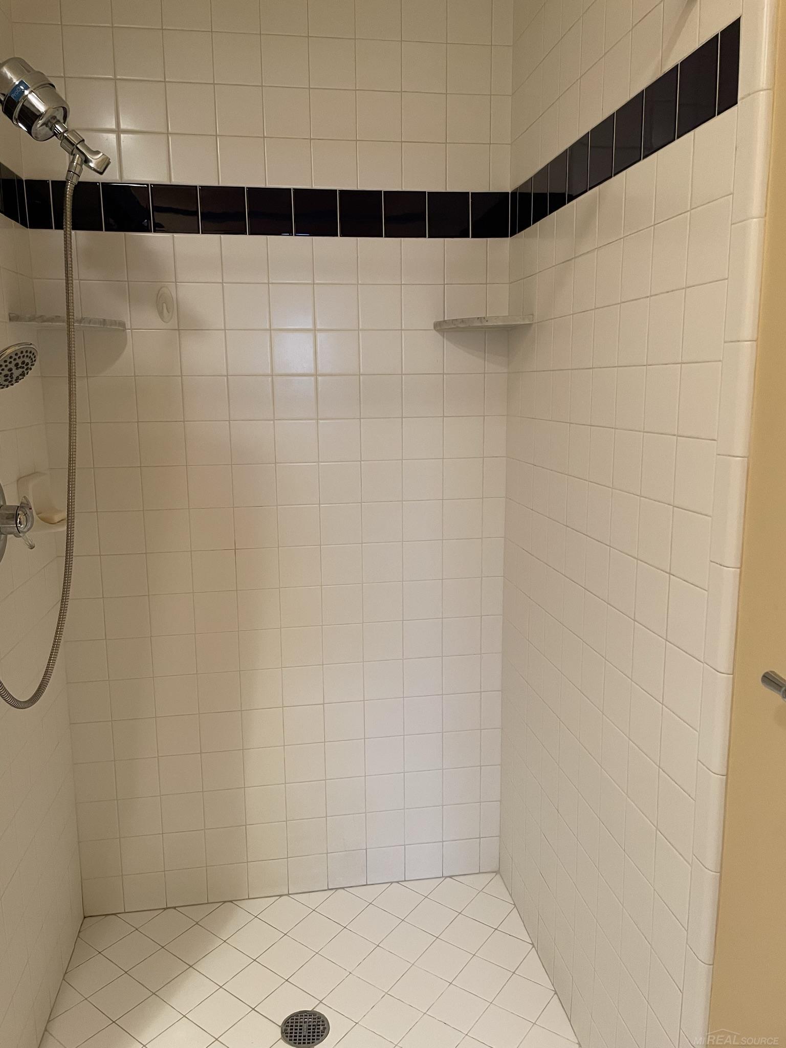 51895 Fairchild Road New Baltimore, MI 48051 - Photo 12 of 34 Full Bath off laundry