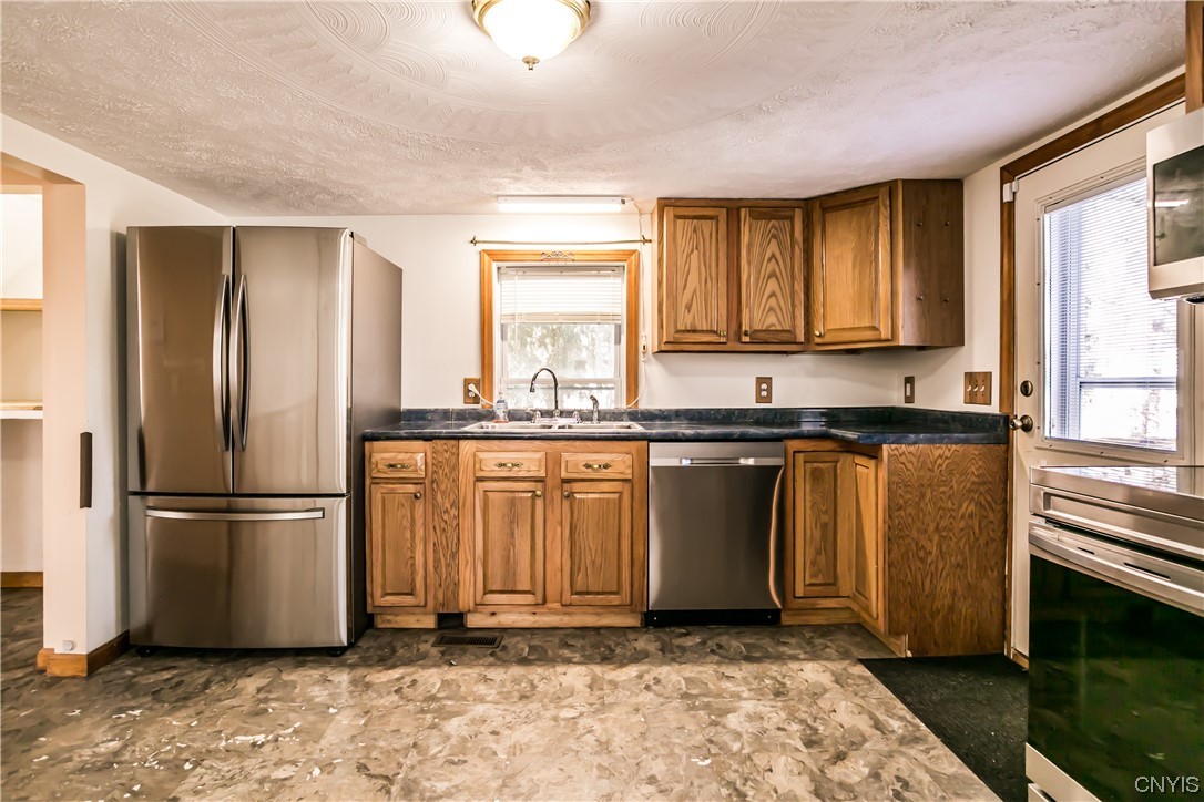 614 Fitch Street Oneida, NY 13421 - Photo 6 of 15