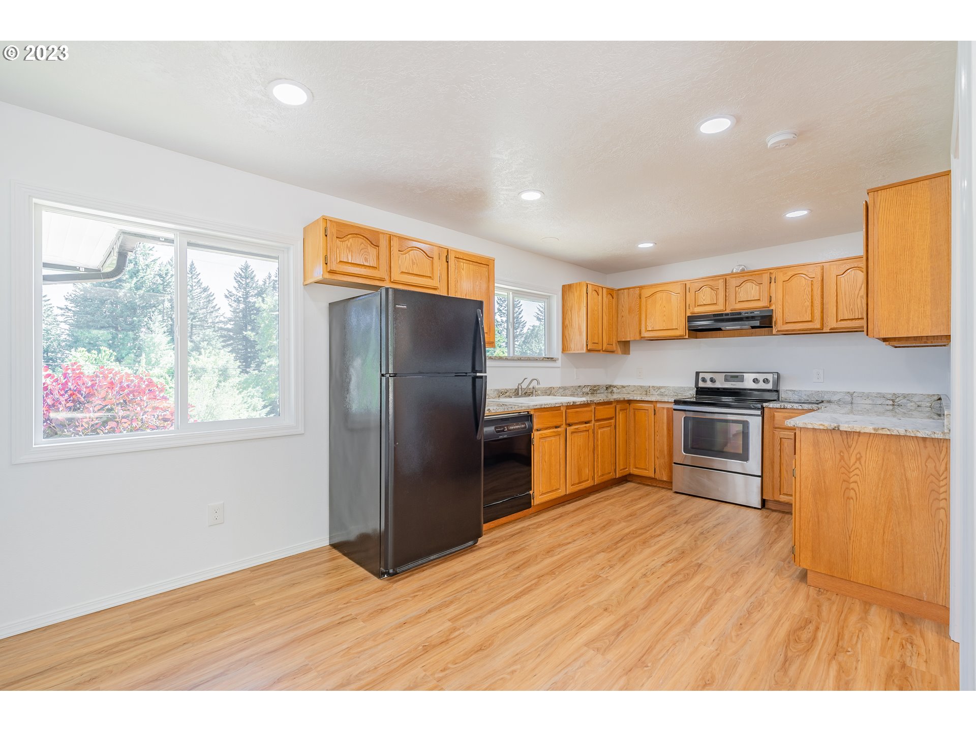 721 Northwest Gropper Road Stevenson, WA 98648 - Photo 14 of 45 a kitchen with granite countertop a refrigerator stove top oven and sink