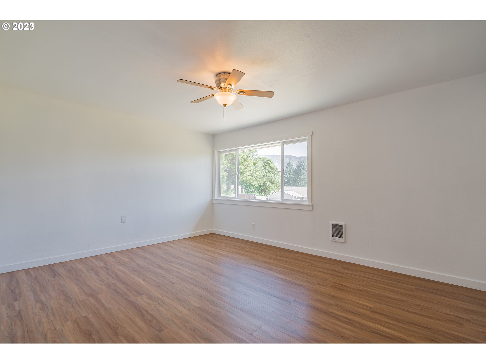 721 Northwest Gropper Road Stevenson, WA 98648 - Photo 19 of 45 an empty room with wooden floor fan and windows