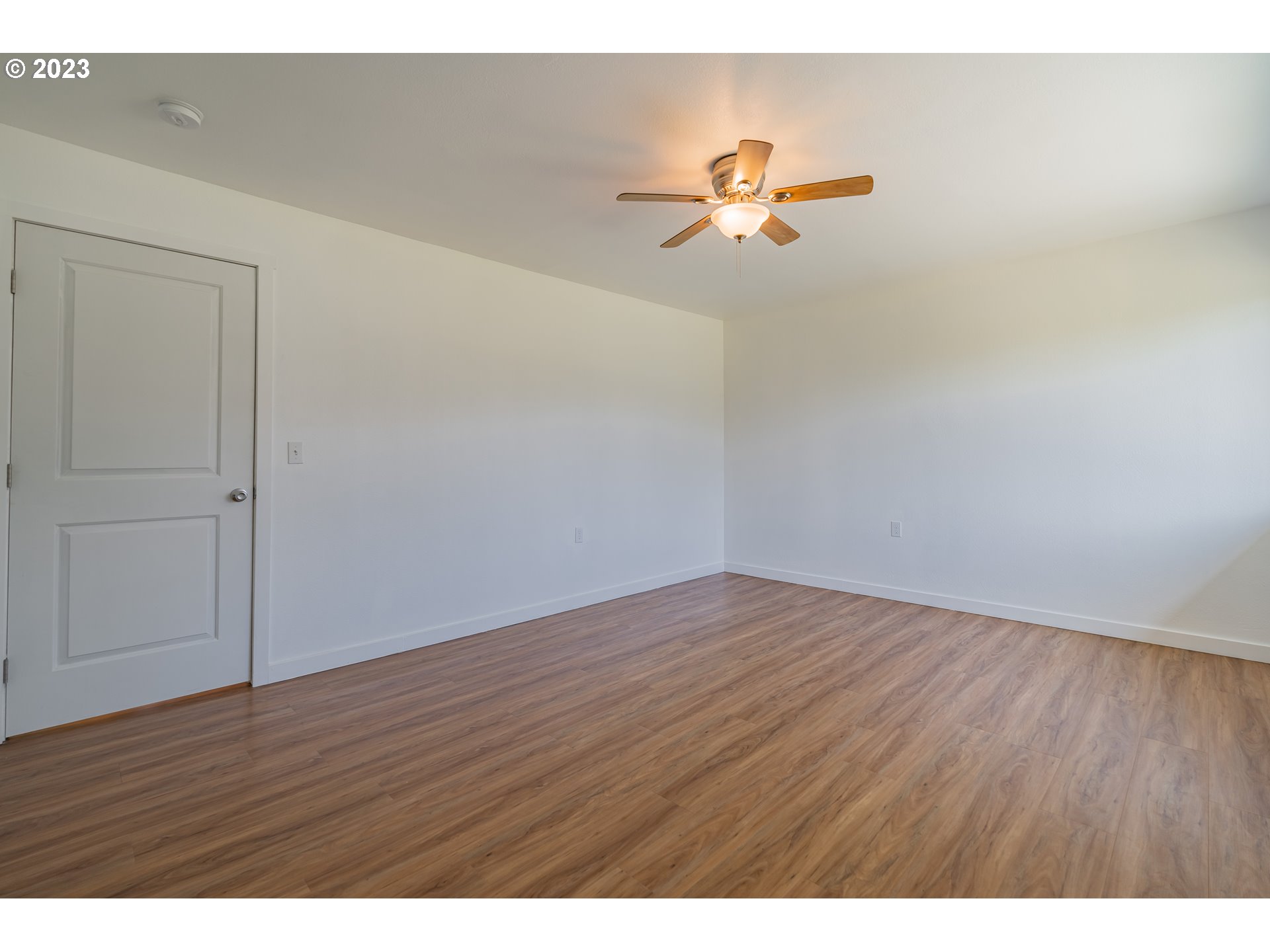 721 Northwest Gropper Road Stevenson, WA 98648 - Photo 20 of 45 a view of a room with wooden floor