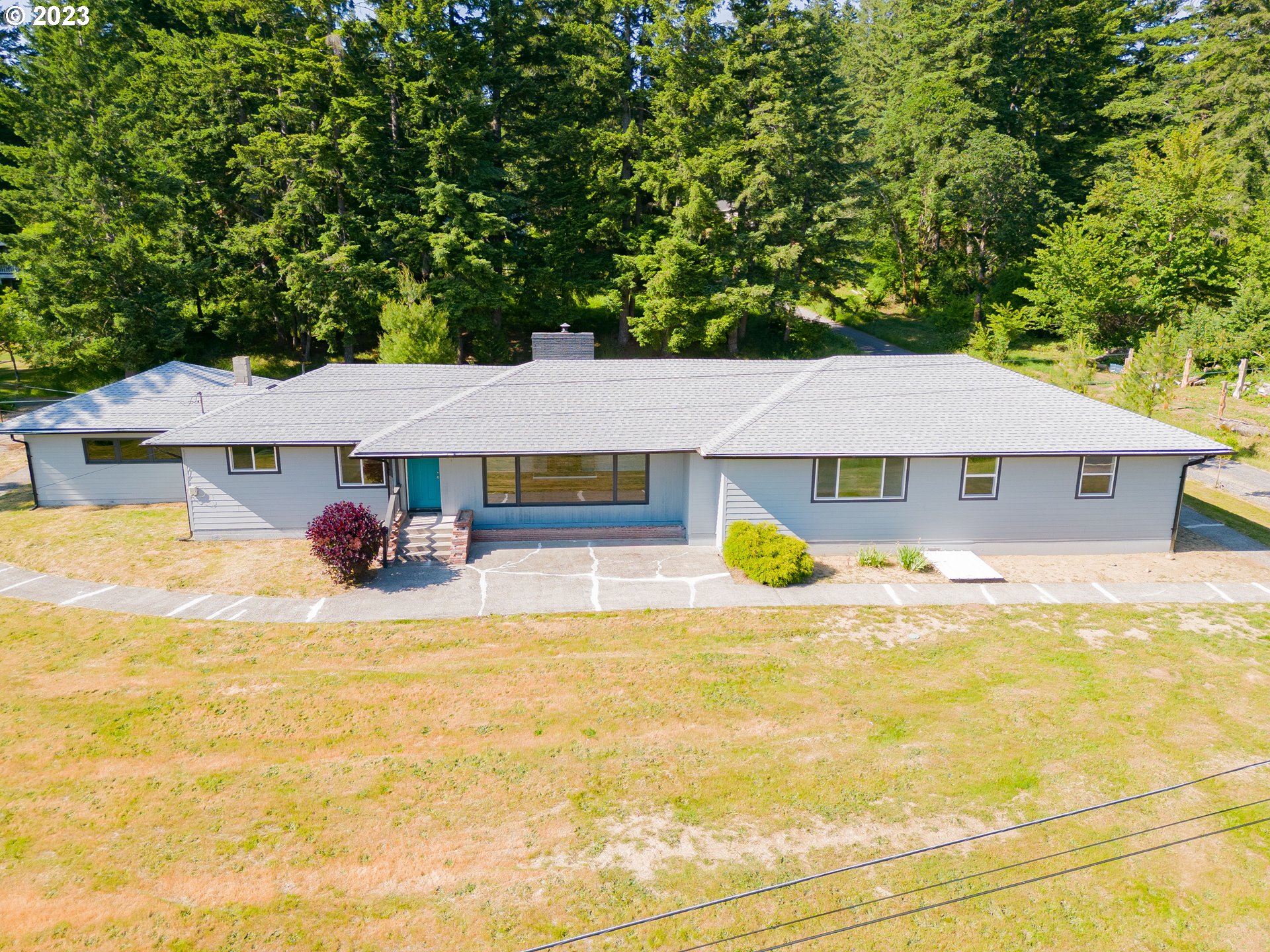 721 Northwest Gropper Road Stevenson, WA 98648 - Photo 4 of 45 a view of a house with pool and sitting area