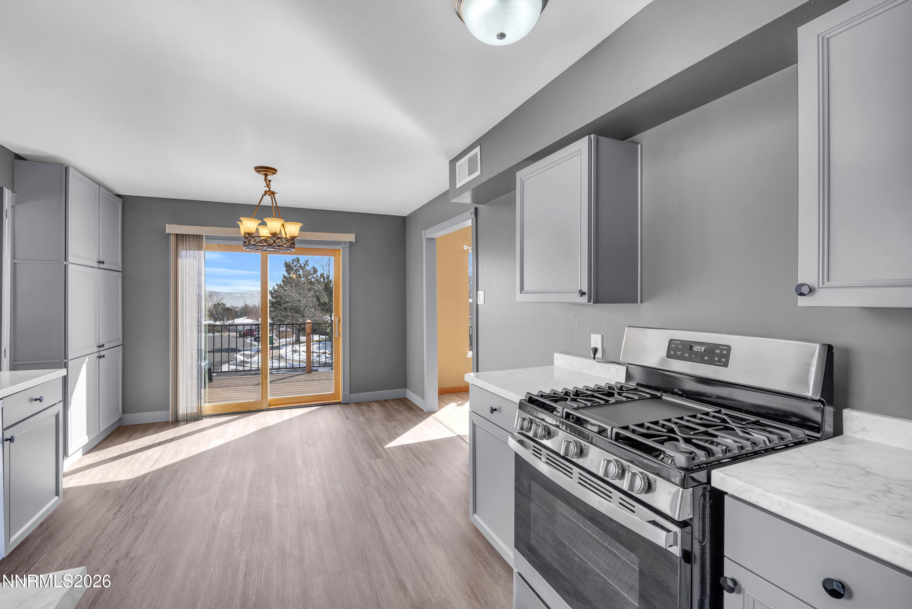 2295 Ellendale Road Reno, NV 89503 - Photo 4 of 23 4_img_9293